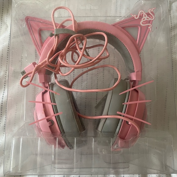 Light Up Razer Quartz Pink Cat Ear Headphones - Picture 1 of 3